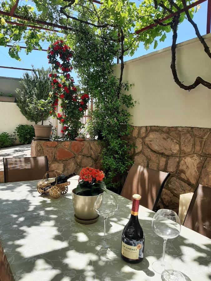 Guest House Ugljevarevic Budva Luaran gambar