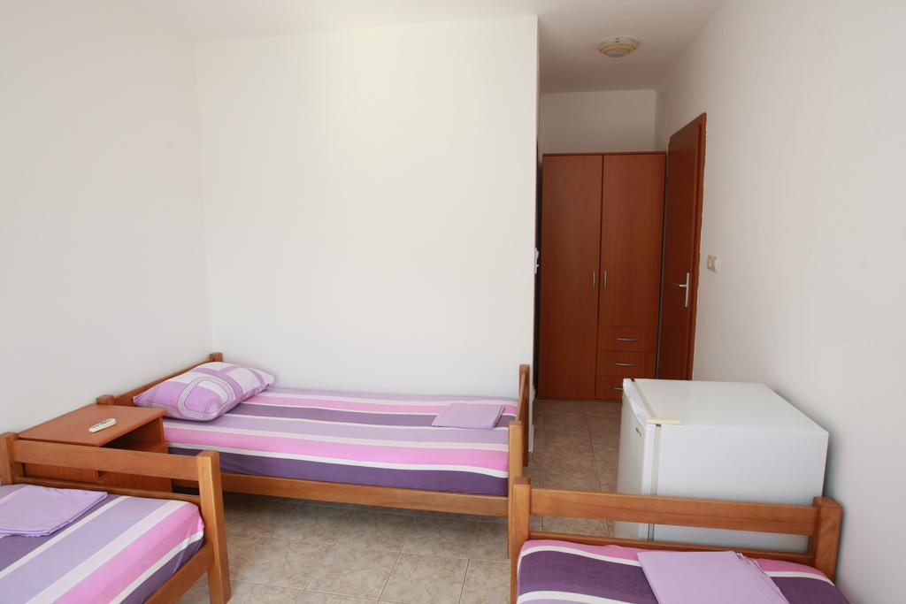 Guest House Ugljevarevic Budva Bilik gambar