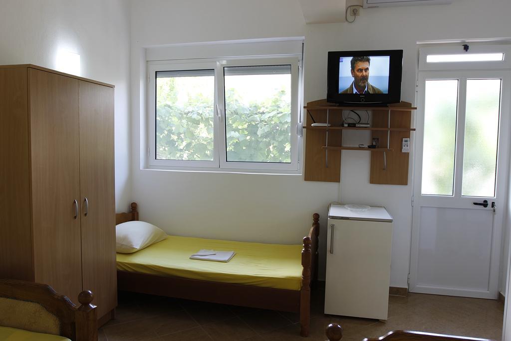 Guest House Ugljevarevic Budva Luaran gambar