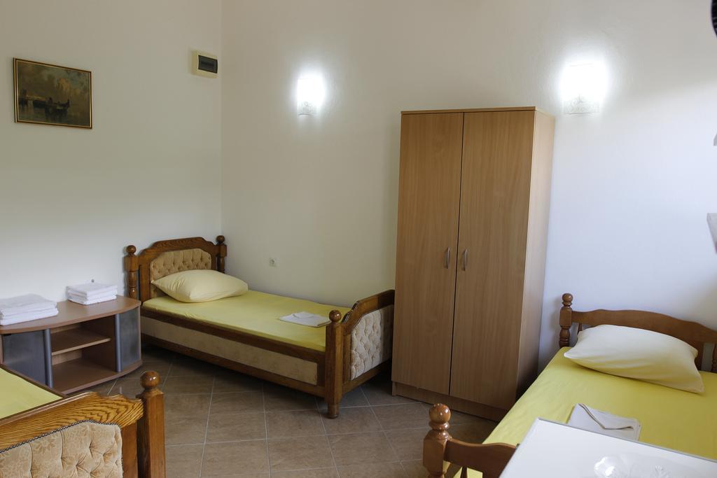 Guest House Ugljevarevic Budva Luaran gambar