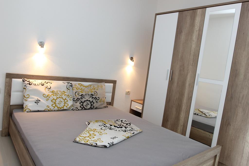 Guest House Ugljevarevic Budva Luaran gambar